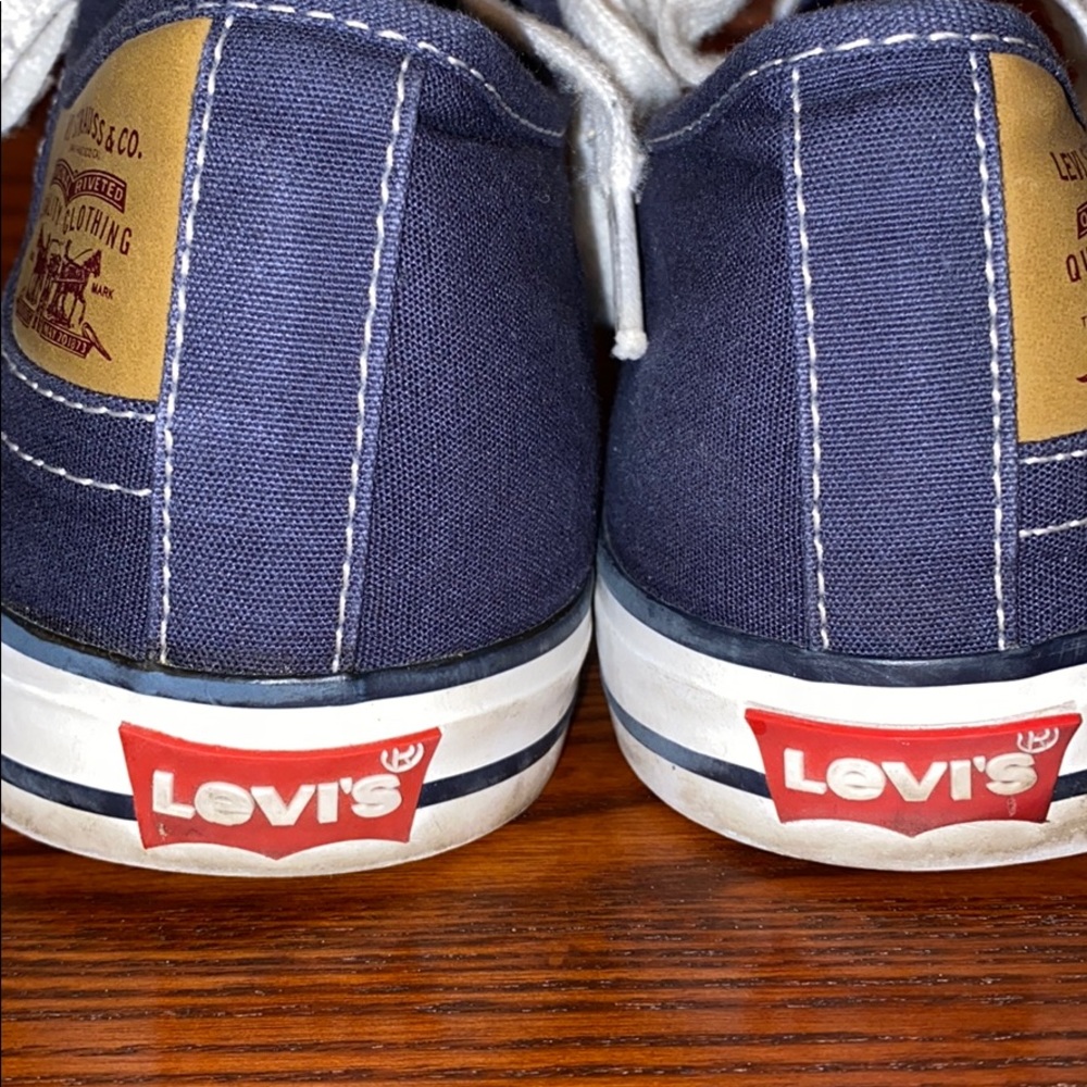 Women's Levi's Canvas Low-Top Sneakers size 9 - Picture 4 of 8